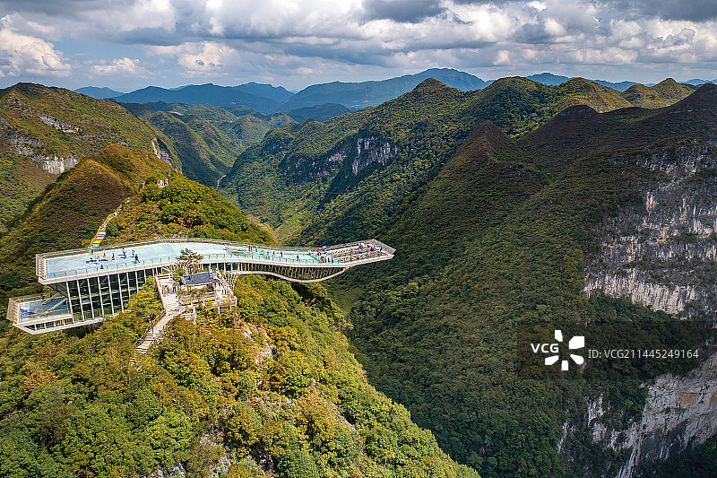 航拍广西乐业大石围天坑风景图片素材