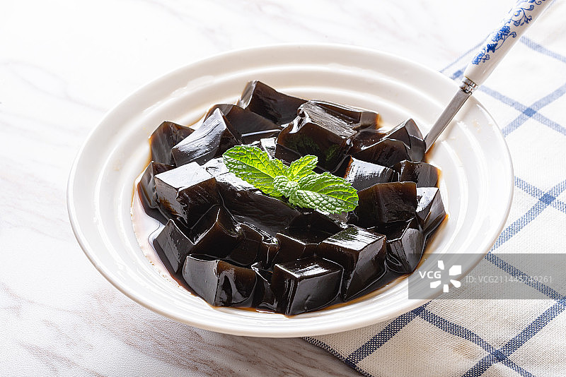 夏日解暑小吃仙草蜜青草冻图片素材