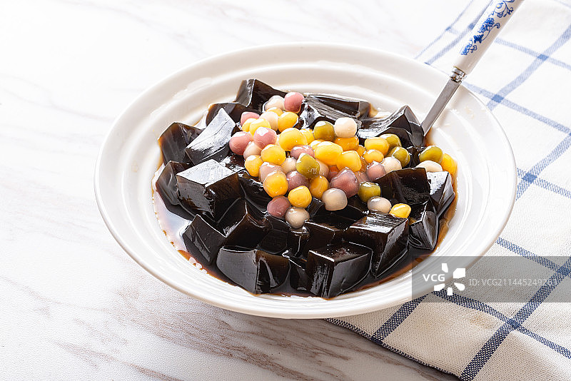 夏日解暑小吃仙草蜜青草冻图片素材