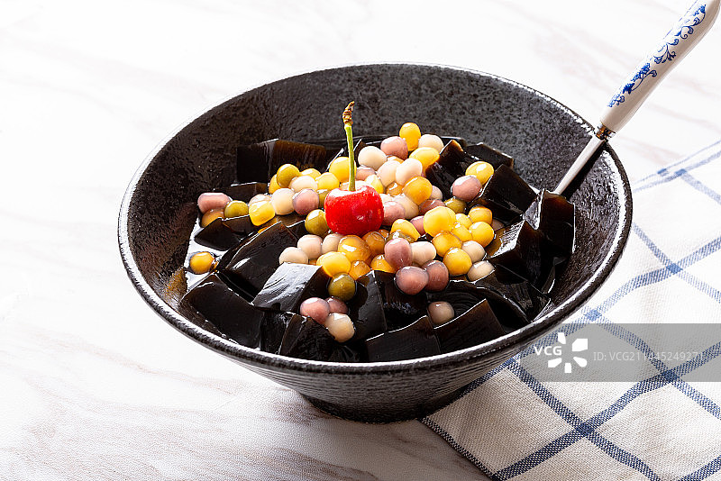 夏日解暑小吃仙草蜜青草冻图片素材