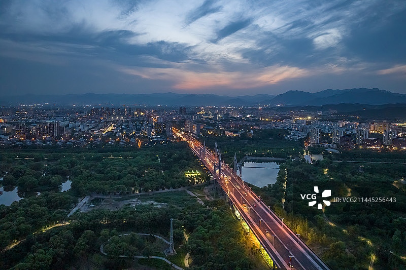 航拍昌平南环大桥暮色图片素材