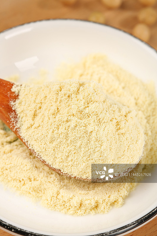 浅底上的豆浆粉图片素材