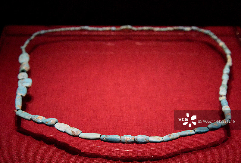 夏代二里头遗址出土装饰品---绿松石串珠图片素材