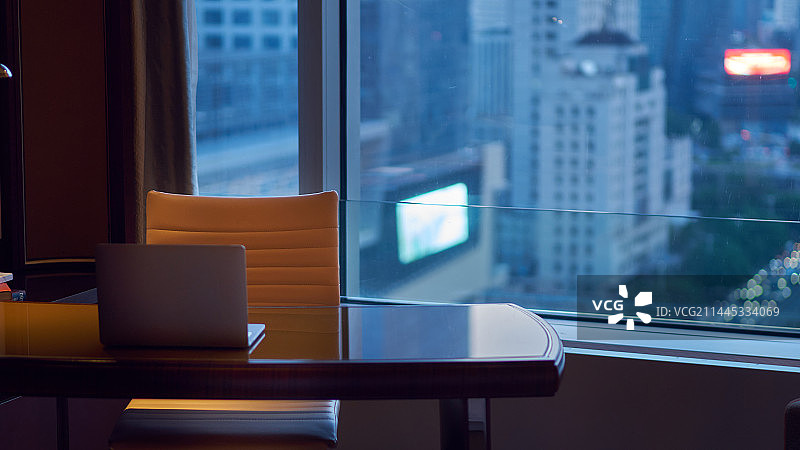 办公桌上的电脑图片素材