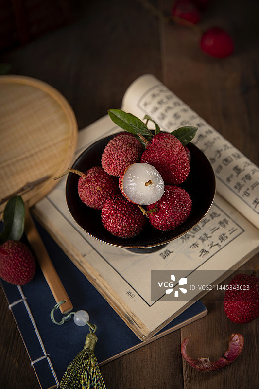 荔枝中式中国风静物古典暗调图片素材