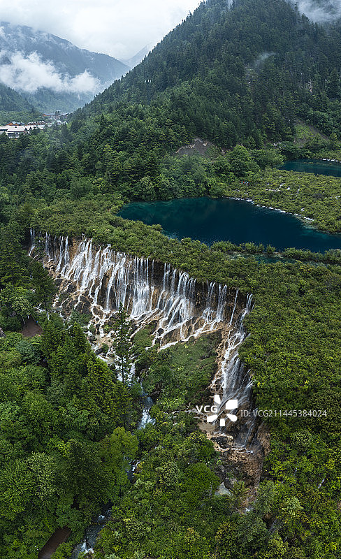 诺日朗瀑布图片素材