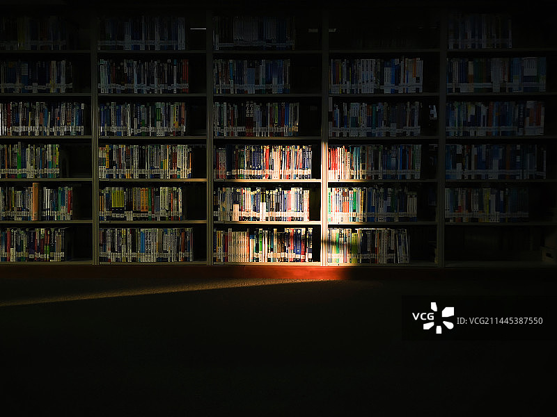 光落在书上图片素材