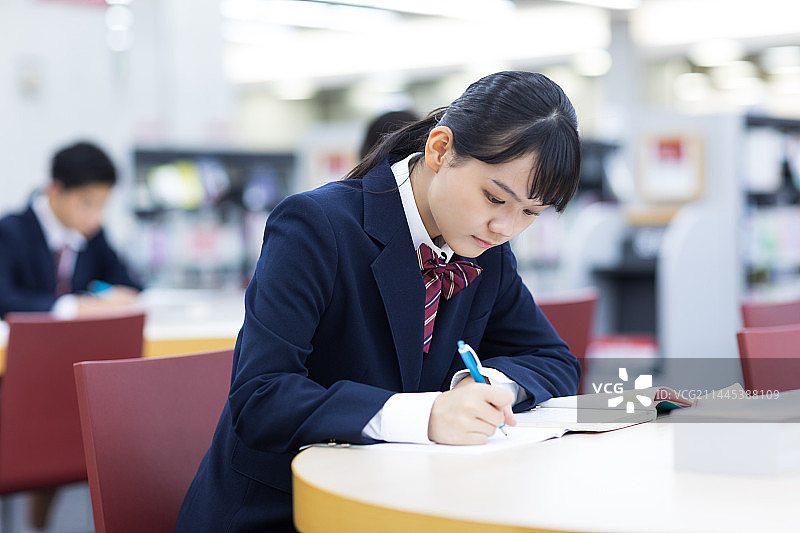 学习中的学生图片素材
