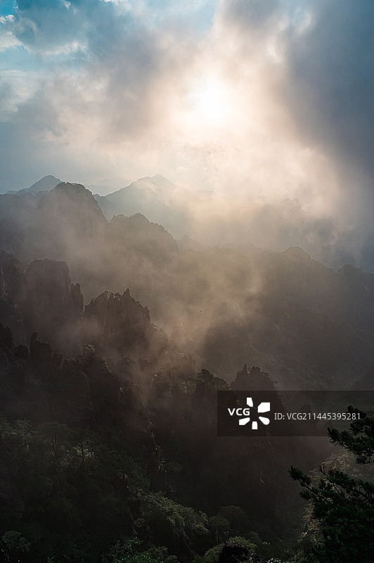 夏季安徽黄山天海光明顶日出日落图片素材