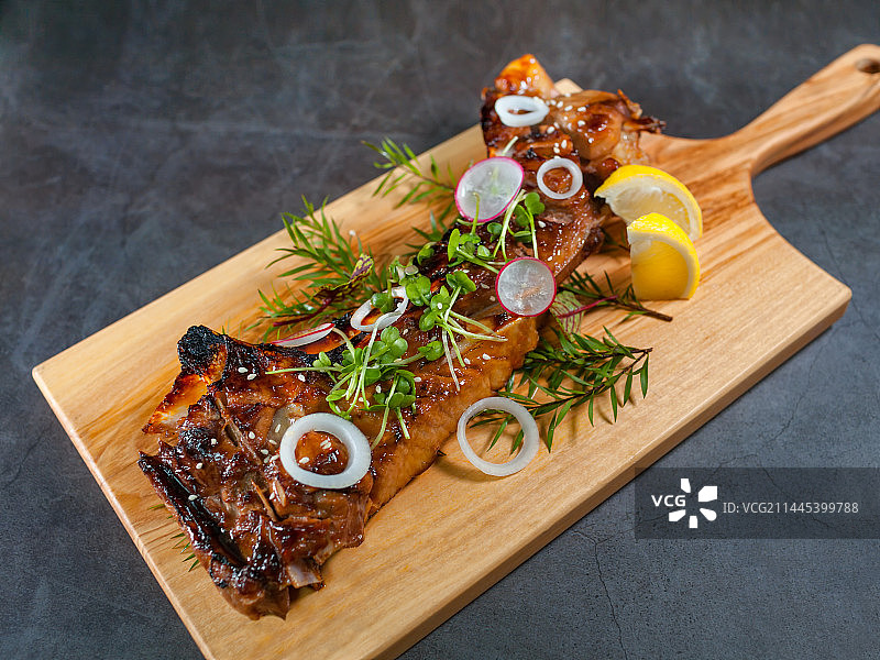 日式盐烤三文鱼图片素材
