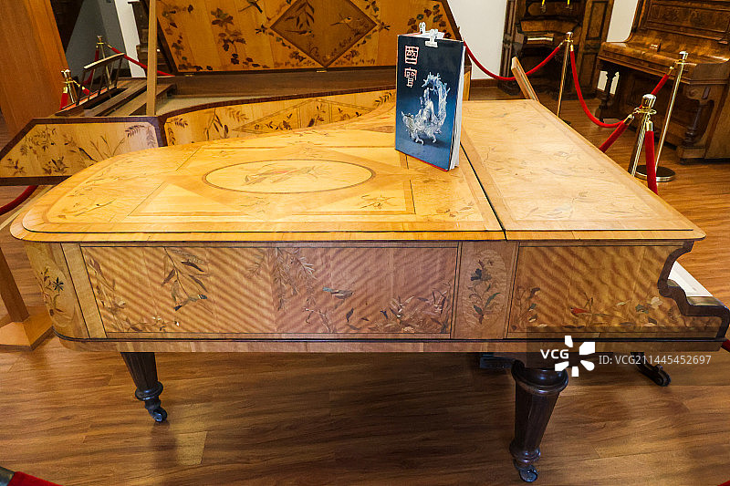 鼓浪屿钢琴博物馆古董钢琴图片素材