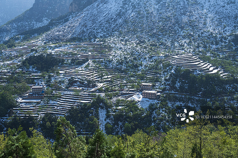 平顺县井底村太行峡谷层层梯田绕山转图片素材