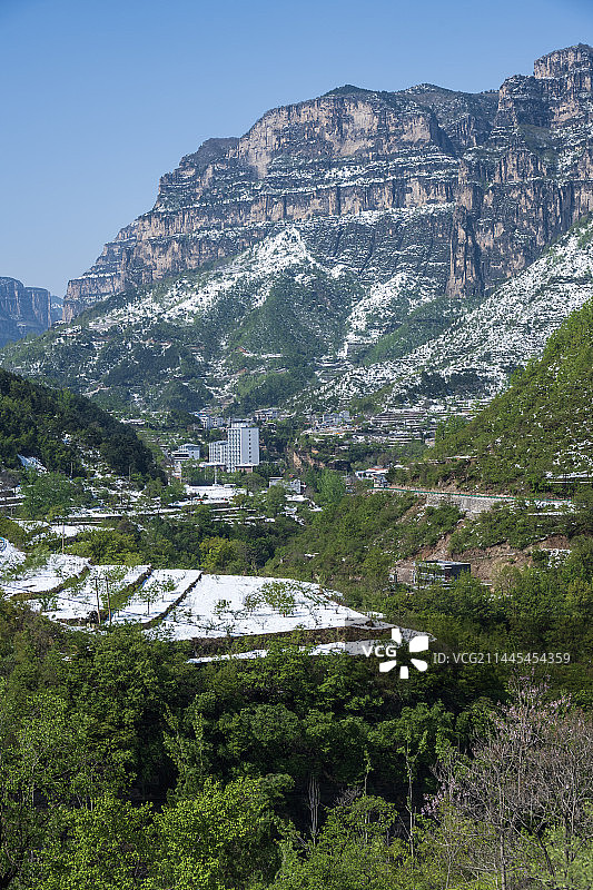 平顺县井底村太行峡谷层层梯田绕山转图片素材
