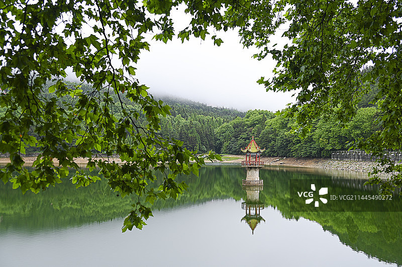 庐山芦林湖水面倒影风光图片素材