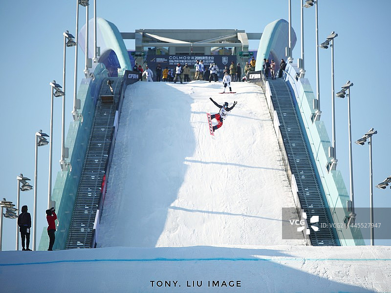 比赛中首钢滑雪大跳塔图片素材