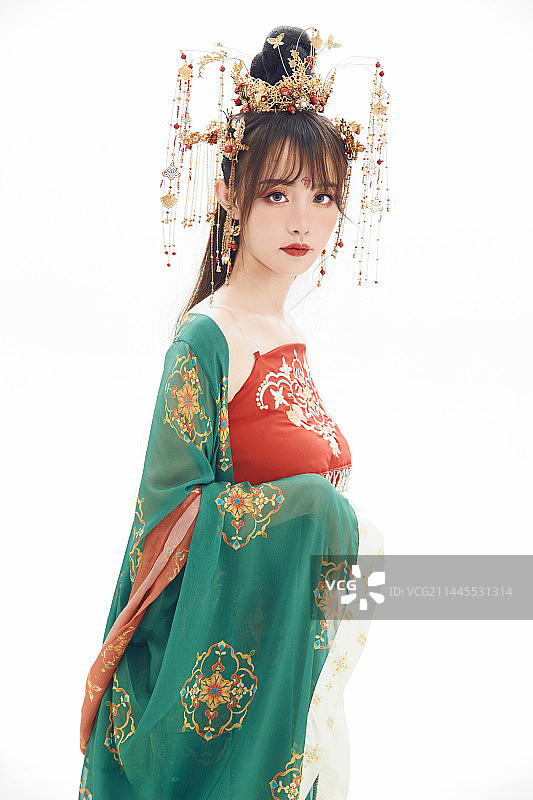 白色背景下身穿大唐风韵女性古装造型图片素材