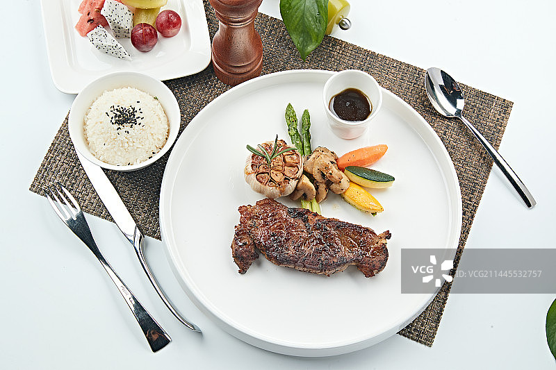 香煎黑椒小牛排图片素材