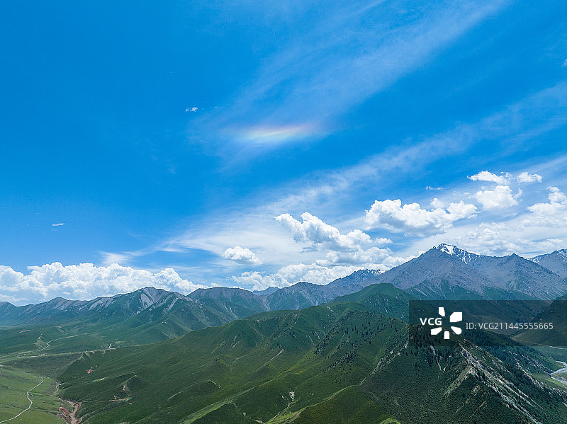 雪山草原河流图片素材