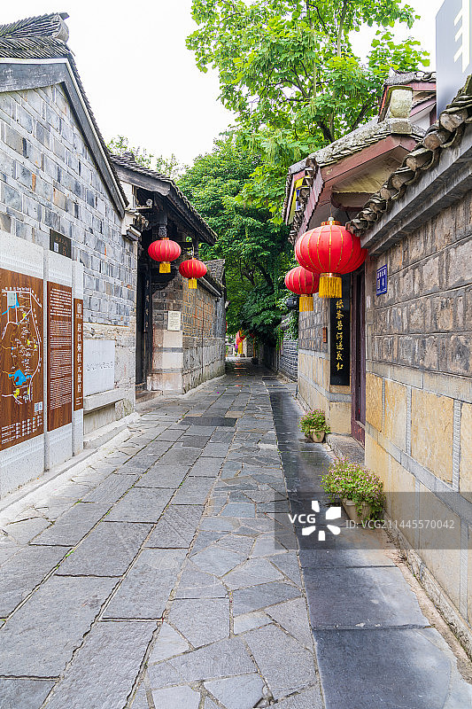 贵州贵阳青岩古镇清晨寂静街道图片素材