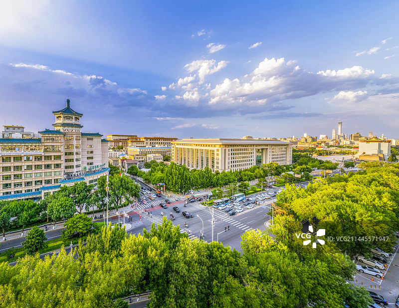 日落下的北京前门全国人大图片素材
