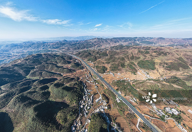 韭菜坪上通高速图片素材