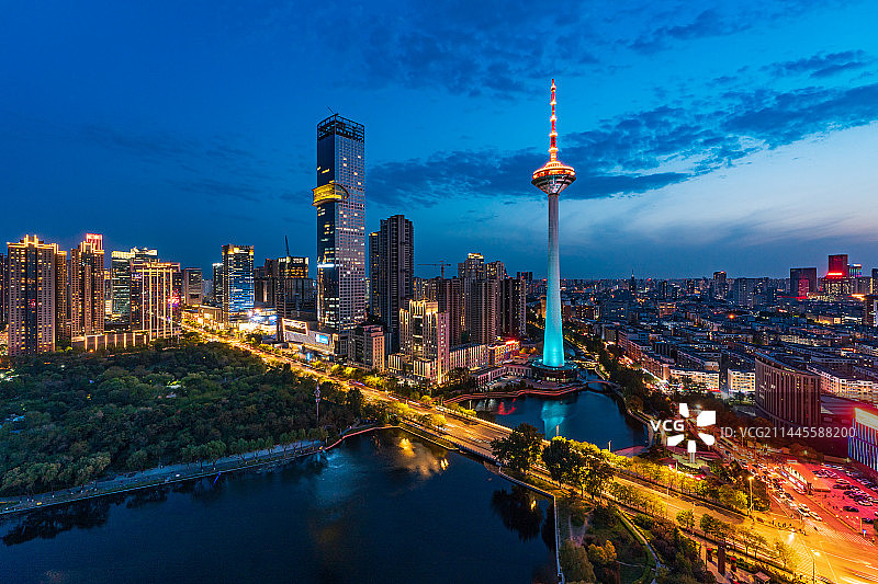 中国辽宁沈阳彩电塔夜景风光图片素材