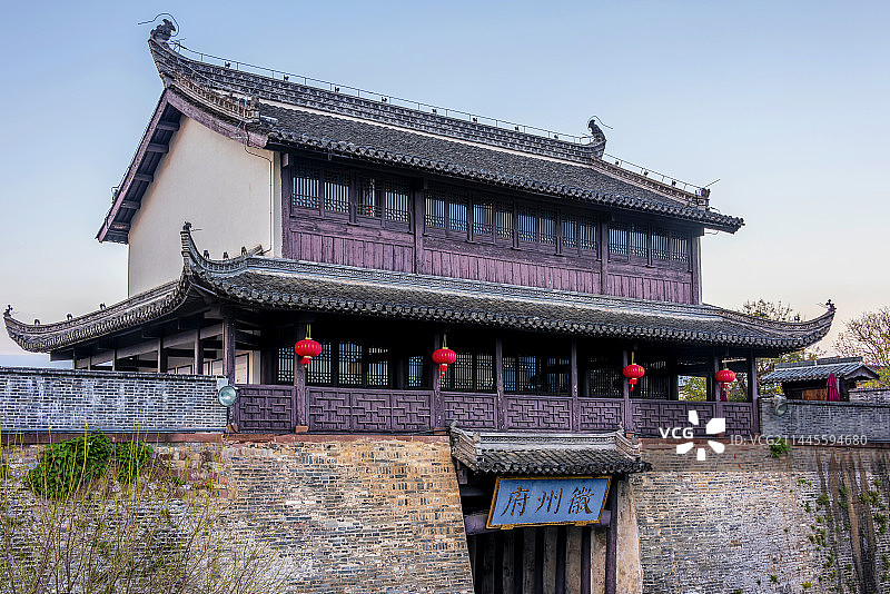 中国安徽黄山徽州古城南谯楼图片素材