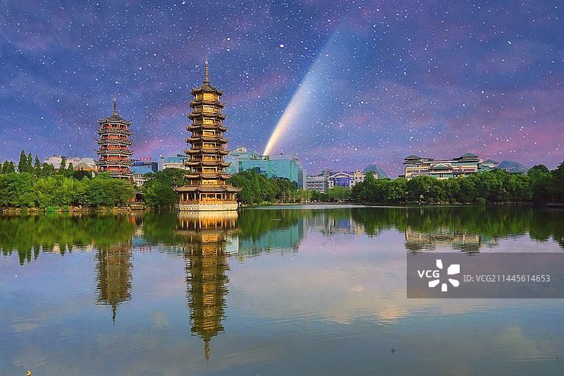 《双塔夜韵》桂林图片素材