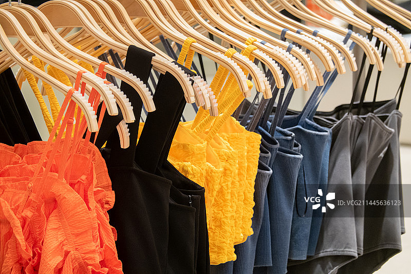 商场服装店衣服展示图片素材