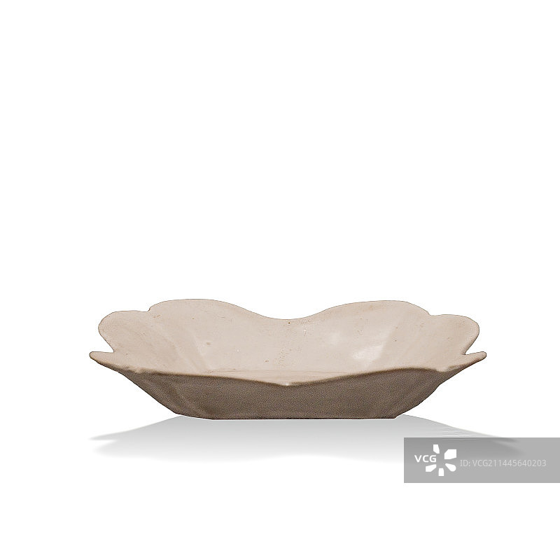 中国古代瓷器，宋，双鱼纹花口白瓷盘图片素材