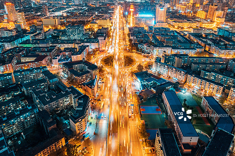 中国黑龙江哈尔滨文昌桥夜景车流航拍图片素材