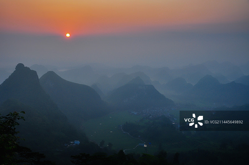 淡霭空濛图片素材