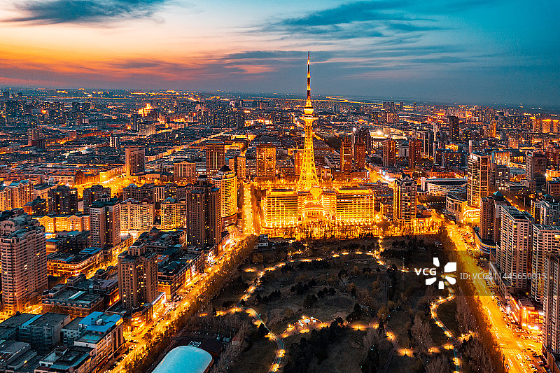 中国黑龙江哈尔滨龙塔城市夜景风光图片素材