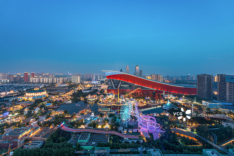 中国黑龙江哈尔滨融创乐园夜景图片素材