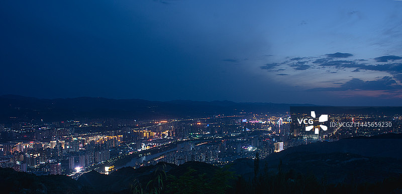 中国甘肃兰州城市夜晚夜景航拍风光图片素材
