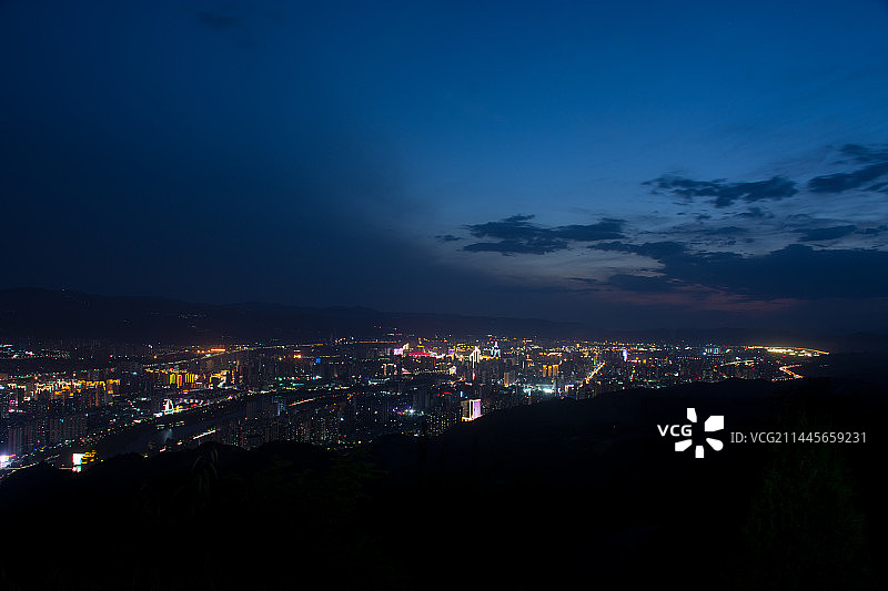 中国甘肃兰州城市夜晚夜景航拍风光图片素材