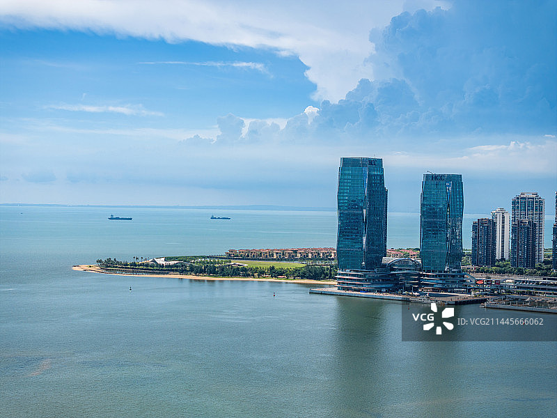 海南海口美兰区海甸岛海口湾城市风光航拍图片素材