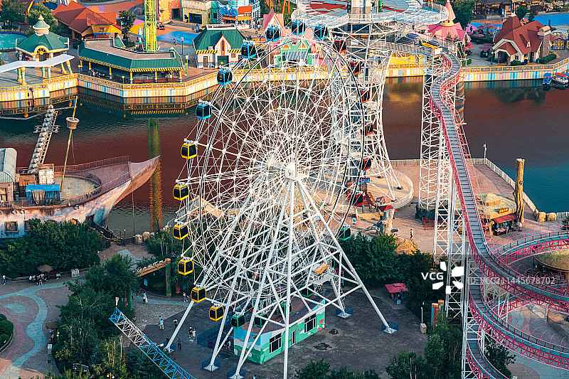 中国黑龙江哈尔滨融创乐园摩天轮图片素材