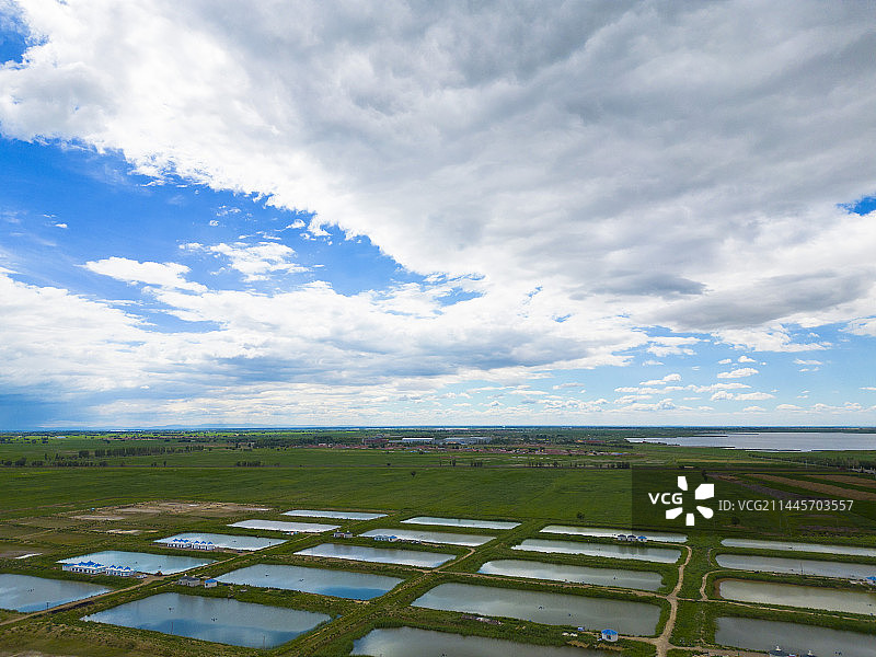 内蒙古呼和浩特敕勒川草原文化旅游区鱼塘航拍图片素材