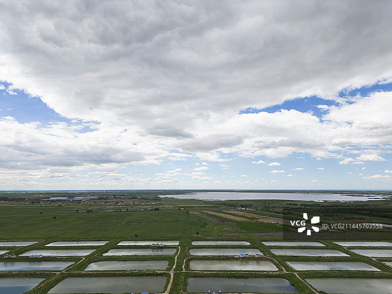 内蒙古呼和浩特敕勒川草原文化旅游区鱼塘航拍图片素材