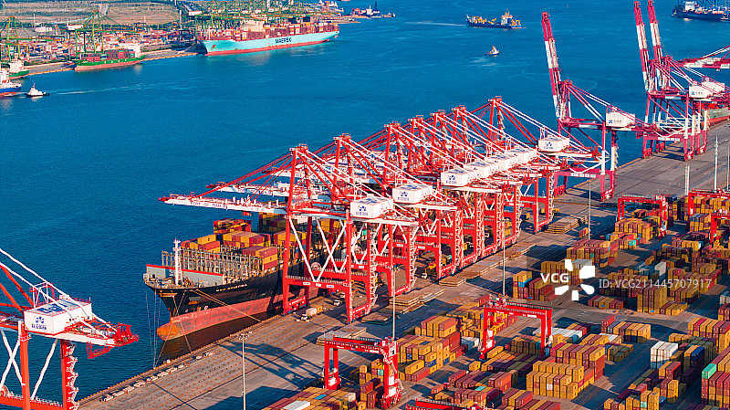 4K天津港码头集装箱物流货运海洋运输图片素材