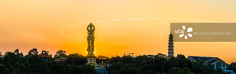 中国广东省广州市番禺区莲花山望海观音图片素材