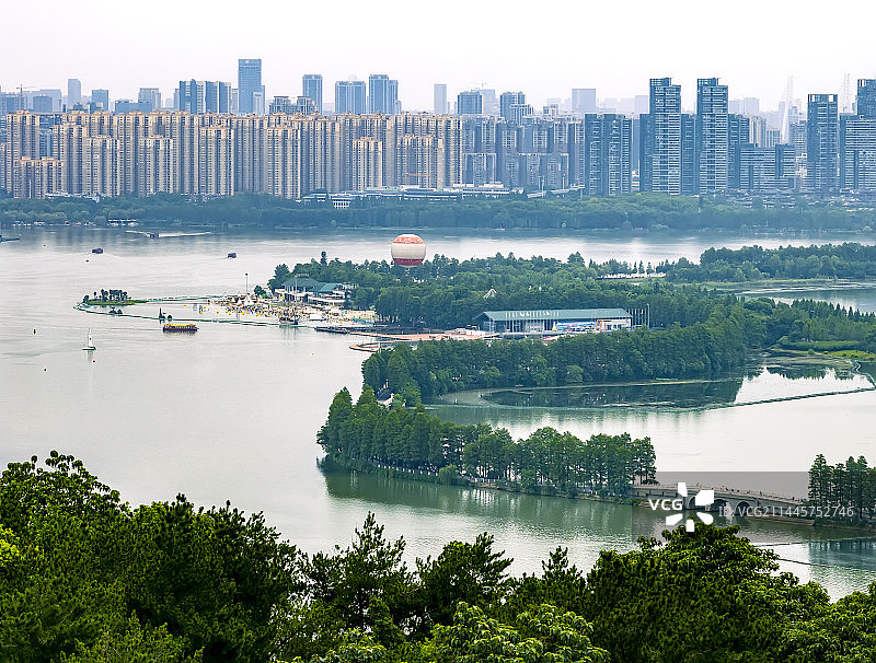 武汉磨山上远眺东湖绿道图片素材