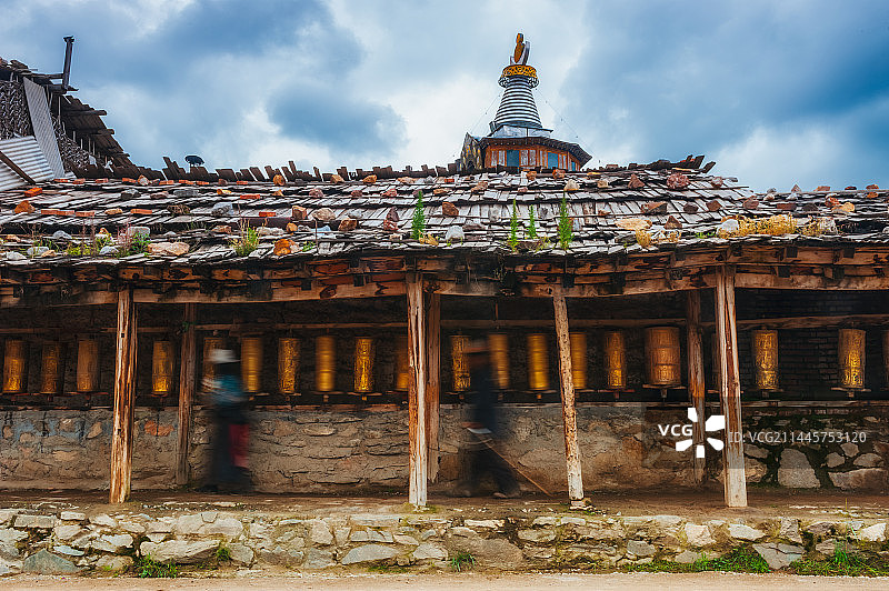 甘肃省甘南藏族自治州碌曲县（郎木寺）转经筒图片素材