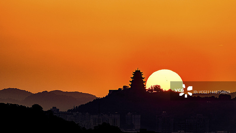 重庆城市建筑-鸿恩寺鸿恩阁落日图片素材