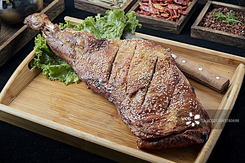 香酥炭烤羊腿图片素材