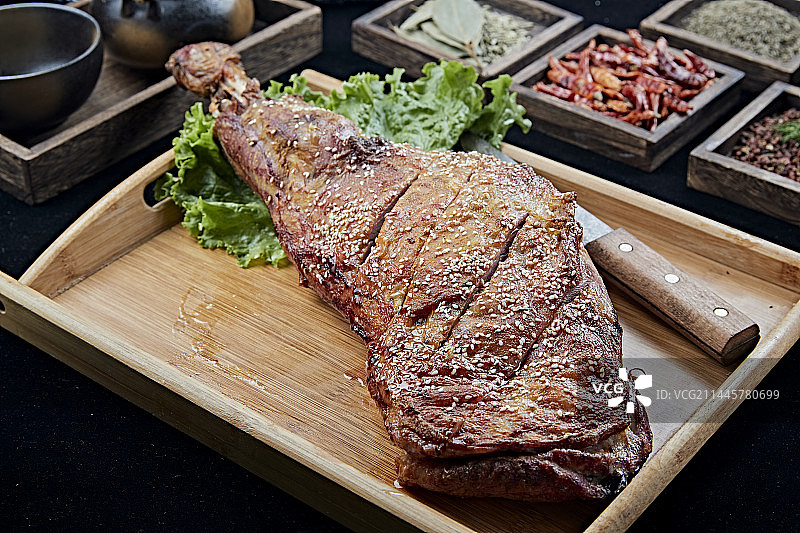 香酥炭烤羊腿图片素材