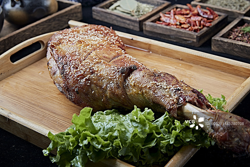 香酥炭烤羊腿图片素材