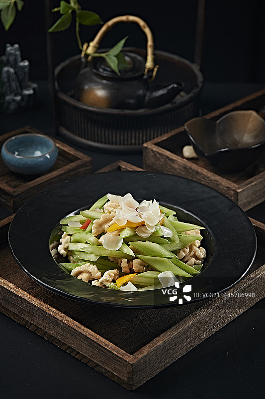 彩椒百合西芹炒桃仁图片素材