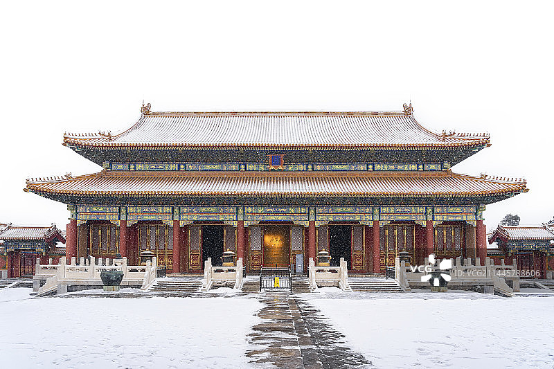 冬天北京故宫慈宁宫古建筑雪景图片素材